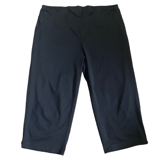 Patagonia Black Capri Size Medium Inside Drawstring Back Pocket - Picture 1 of 9